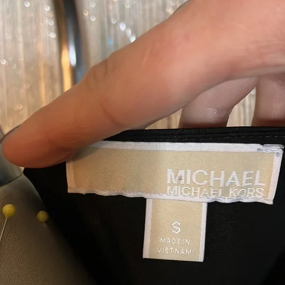 Classic jumper with gold stud Epaulette detail. - Picture 13 of 14